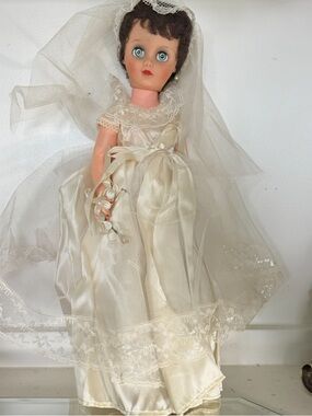 VINTAGE 1960S 18" FASHION BRIDE WEDDING DOLL